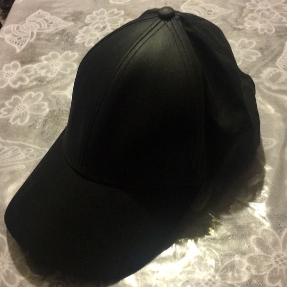 Windsor Accessories - Windsor Black Cap